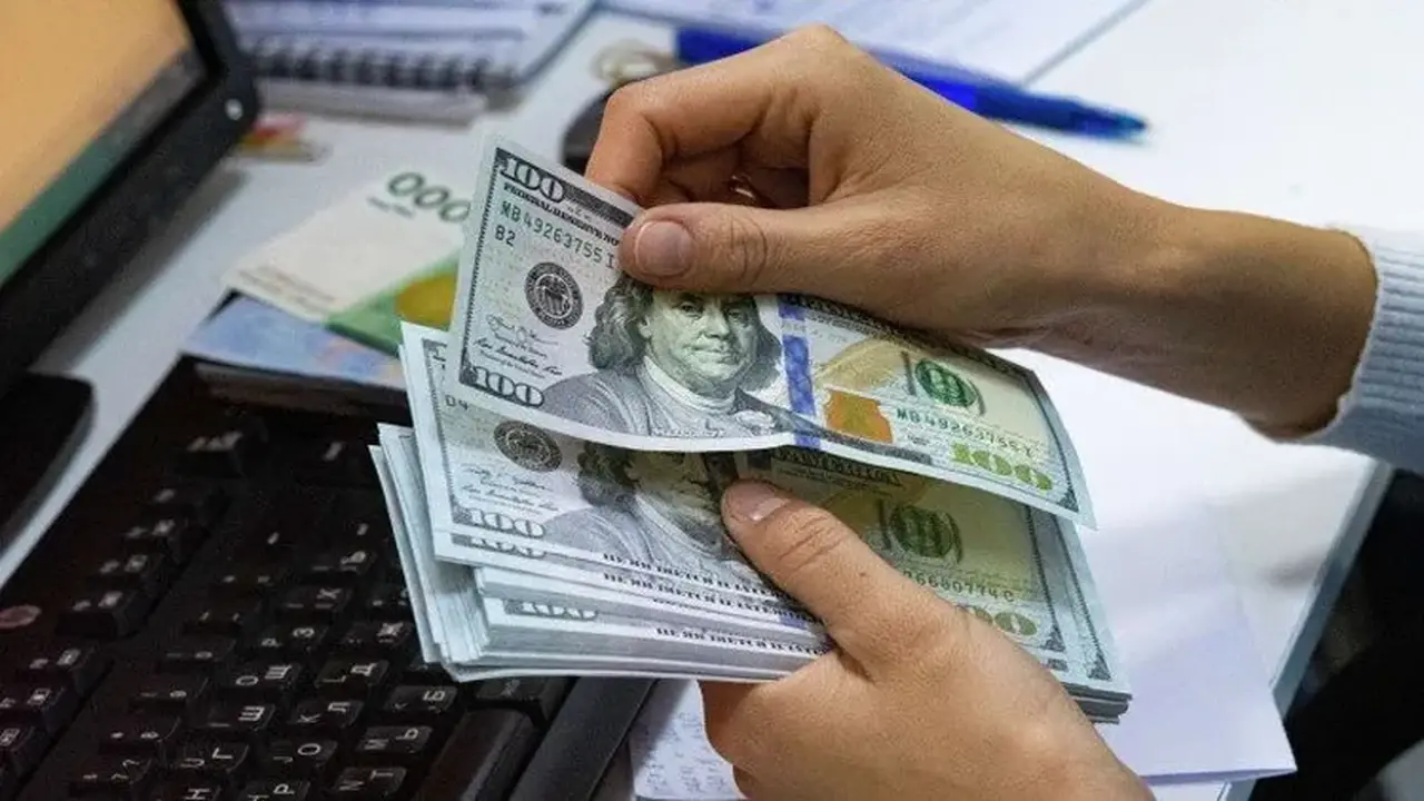 تحديثات الصرف.. تباين أسعار الدولار في البنوك المصرية خلال تعاملات السبت 17 يناير